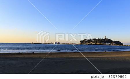 湘南神奈川県藤沢市・鎌倉市の江ノ島の夜明け 湘南神奈川県藤沢市・鎌倉市の江ノ島の夜明け 85379662