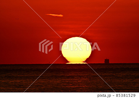 明石海峡大橋の夕日 85381529