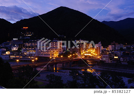 夕暮れの下呂温泉街 夕暮れの下呂温泉街 85382127