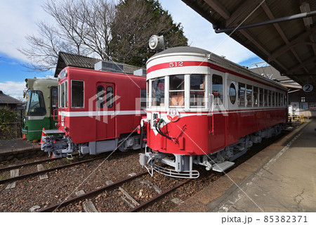 旧名鉄美濃駅舎 プラットホームに並ぶ電車(岐阜県美濃市広岡町) 旧名鉄美濃駅舎 プラットホームに並ぶ電車(岐阜県美濃市広岡町) 85382371