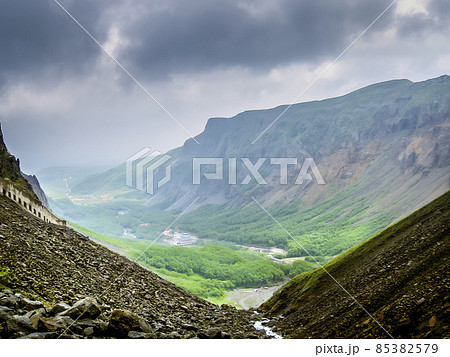 中国吉林省安図 二道白河のU字谷 / U-Shaped valley in Antu, China 85382579