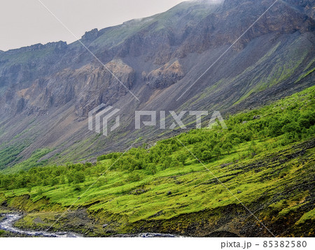 中国吉林省安図 二道白河のU字谷 / U-Shaped valley in Antu, China 中国吉林省安図 二道白河のU字谷 / U-Shaped valley in Antu, China 85382580