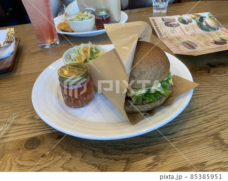 オシャレカフェのハンバーガー オシャレカフェのハンバーガー 85385951