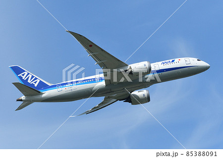 成田空港を離陸する全日空 (ANA) の旅客機 成田空港を離陸する全日空 (ANA) の旅客機 85388091