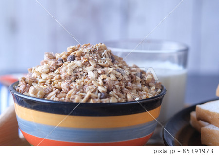 muesli chocolate flavor cereal breakfast in bowl  85391973