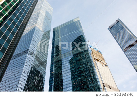 モスクワの街並み　近代的なガラス張りの高層ビル 85393846
