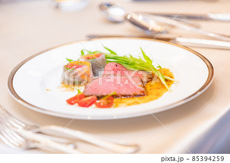 ウエディング　披露宴　テーブル　料理 85394259