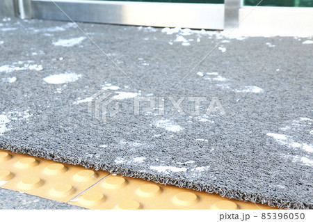 滑り止め用マット（屋外・雪の日） 85396050