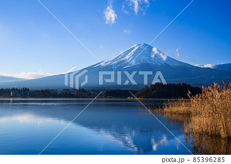早朝の河口湖畔・逆さ富士 早朝の河口湖畔・逆さ富士 85396285