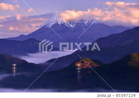 明地峠からの大山（伯耆富士）と雲海 85397129