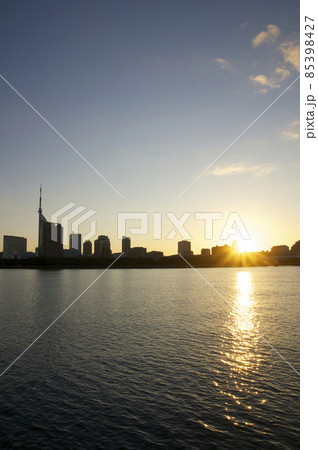 福岡にて初日の出を望む 85398427