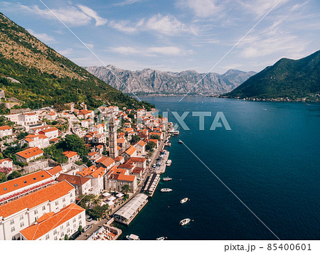 Red tiled roofs of houses in Perast on the shore of the Kotor Bay. Montenegro 85400601