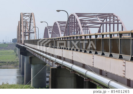 埼玉県熊谷市の利根川に架かる刀水橋 85401265