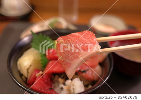 大間まぐろ漬丼の中トロ 85402079