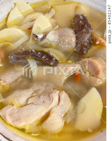 中国家庭料理・たけのこ入り地鶏と海鮮のスープ 中国家庭料理・たけのこ入り地鶏と海鮮のスープ 85402147