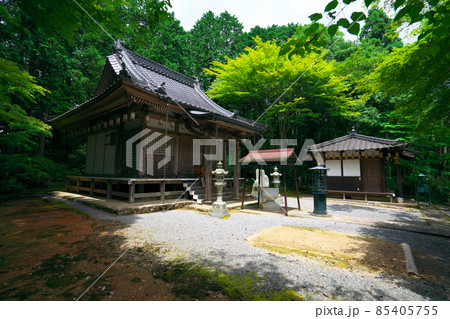 梅雨空の花の山寺・普門寺の本堂と大師堂 岡山県真庭市 梅雨空の花の山寺・普門寺の本堂と大師堂 岡山県真庭市 85405755