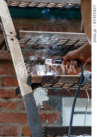Worker welding the steel part by manual Worker welding the steel part by manual 85405827