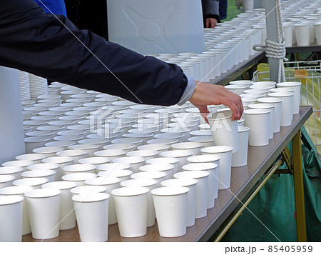 ジョギング大会の給水所 85405959