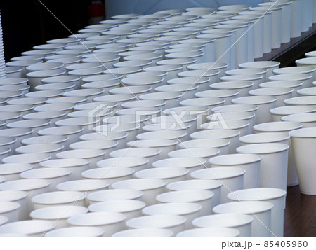 ジョギング大会の給水所 85405960