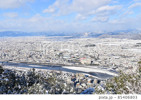 金華山山頂から見た雪景色(長良川・京都方面) 金華山山頂から見た雪景色(長良川・京都方面) 85406803