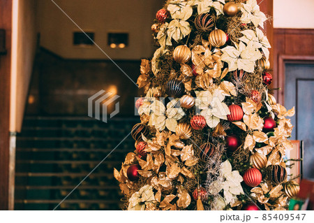 ホテル ロビー クリスマスツリー ホテル ロビー クリスマスツリー 85409547