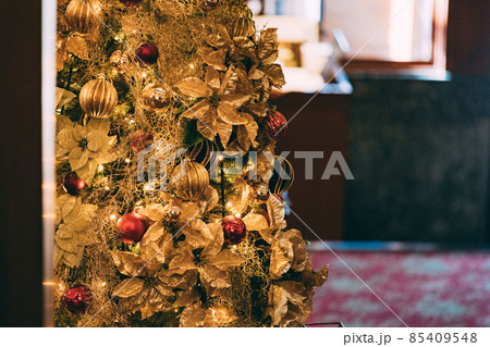 ホテル ロビー クリスマスツリー ホテル ロビー クリスマスツリー 85409548
