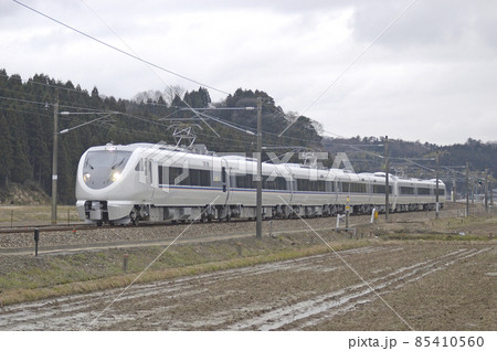 北陸本線 牛ノ谷-大聖寺 JR西日本 683系 S01+S11編成(金沢) しらさぎ 試運転 北陸本線 牛ノ谷-大聖寺 JR西日本 683系 S01+S11編成(金沢) しらさぎ 試運転 85410560