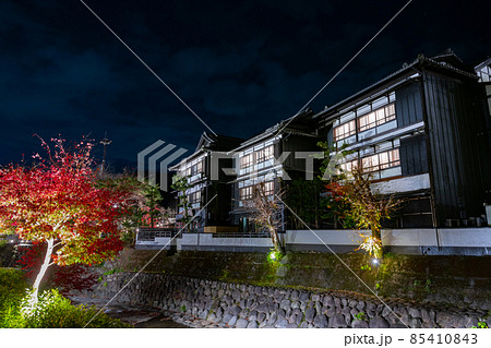 静岡県伊豆市修善寺 紅葉シーズンの修善寺温泉街(夜) 静岡県伊豆市修善寺 紅葉シーズンの修善寺温泉街(夜) 85410843