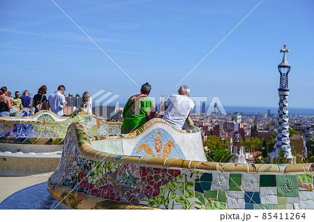 ガウディ建築、グエル公園 (スペイン、バルセロナ) 85411264