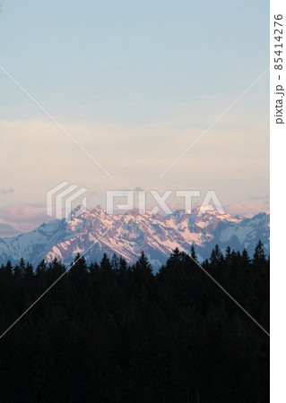 Idyllic landscape in the Alps 85414276