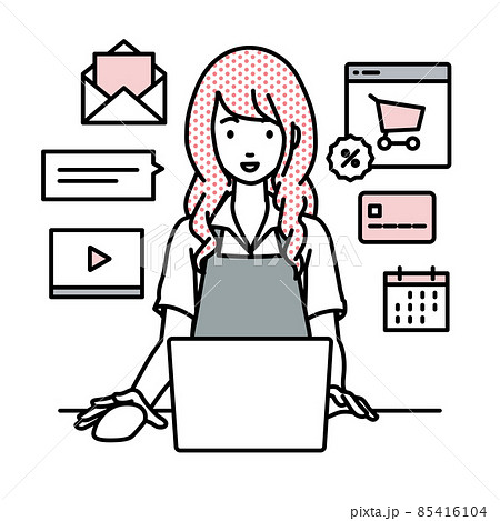 デスクで座ってPCでネットショップやマーケティングの仕事をしているカフェ店員の女性 デスクで座ってPCでネットショップやマーケティングの仕事をしているカフェ店員の女性 85416104