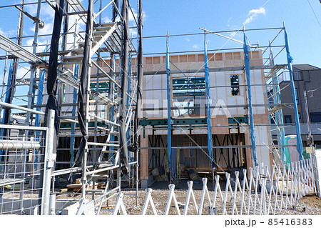 建設中の建て売り住宅 85416383
