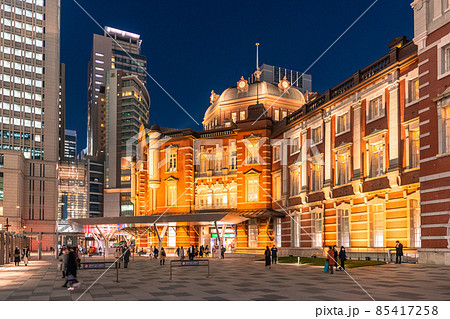 《東京都》東京駅・丸の内ビジネス街の夜景 85417258