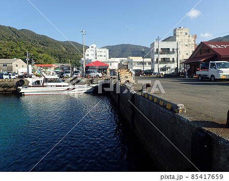 奄美の古仁屋港の港湾風景 85417659