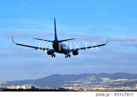 大阪国際空港 ANA 飛行機 着陸態勢 千里川尻 大阪国際空港 ANA 飛行機 着陸態勢 千里川尻 85417977