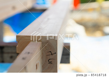 鉋がけする大工 鉋がけする大工 85418718