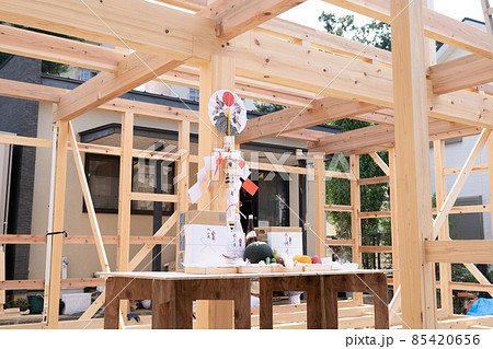 木造軸組み構造の伝統構法の上棟式 85420656