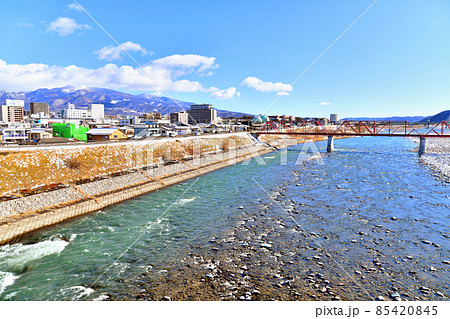 上田橋/千曲川より上田駅、烏帽子岳方面を望む(長野県上田市)【2022.1】 上田橋/千曲川より上田駅、烏帽子岳方面を望む(長野県上田市)【2022.1】 85420845