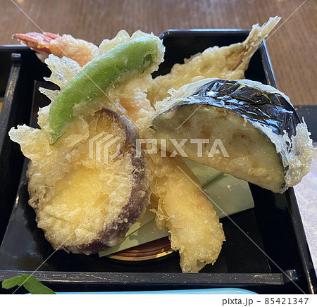 綺麗に盛り付けられた天ぷら 綺麗に盛り付けられた天ぷら 85421347