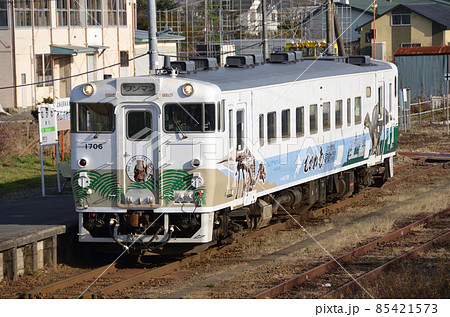鵡川駅で出発を待つ「カムイサウルス(むかわ竜)復興トレイン」 鵡川駅で出発を待つ「カムイサウルス(むかわ竜)復興トレイン」 85421573