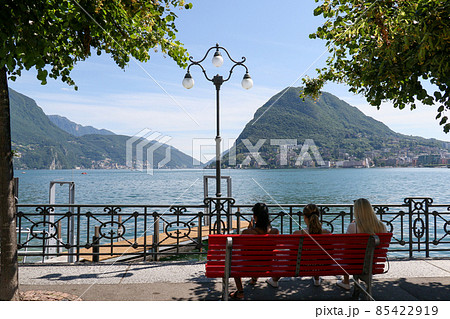 スイス　ルガーノ　ルガーノ湖とサン・サルヴァトーレ山 85422919