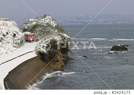 雪景色の氷見線 雪景色の氷見線 85424175