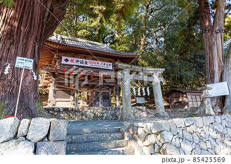武田八幡宮1200年の式年祭の横断幕が張られた山門 武田八幡宮1200年の式年祭の横断幕が張られた山門 85425569
