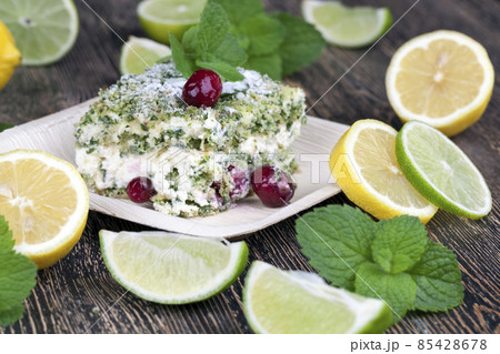 green cake with cream and lime 85428678