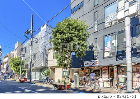 東京世田谷の都市風景　三軒茶屋・茶沢通り 85431751