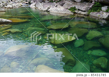 魚飛渓　三重県　日本有数の透明度　銚子川上流　清流　川遊び場 85431785