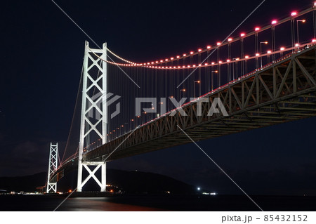 明石海峡大橋のライトアップ 85432152