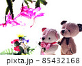 クマのぬいぐるみと花 85432168