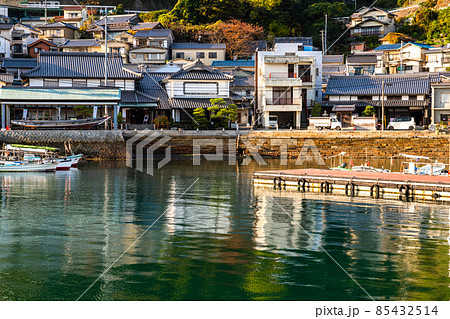 《広島県》下蒲刈島・三之瀬の朝の風景 《広島県》下蒲刈島・三之瀬の朝の風景 85432514