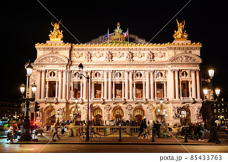 夜のパリ、オペラ・ガルニエ 85433763